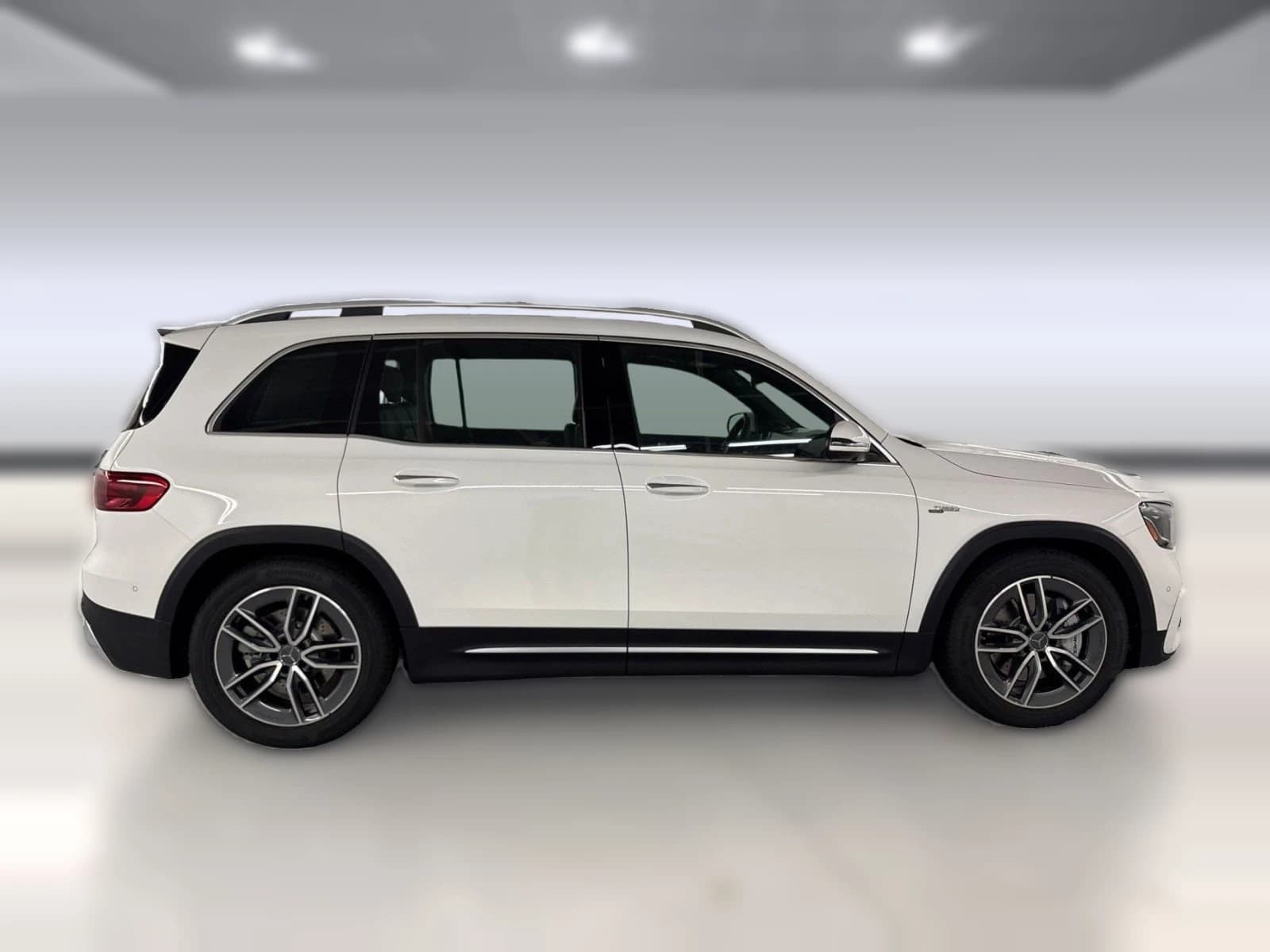 Mercedes-Benz GLB AMG GLB 35 4MATIC SUV 2026 — side view