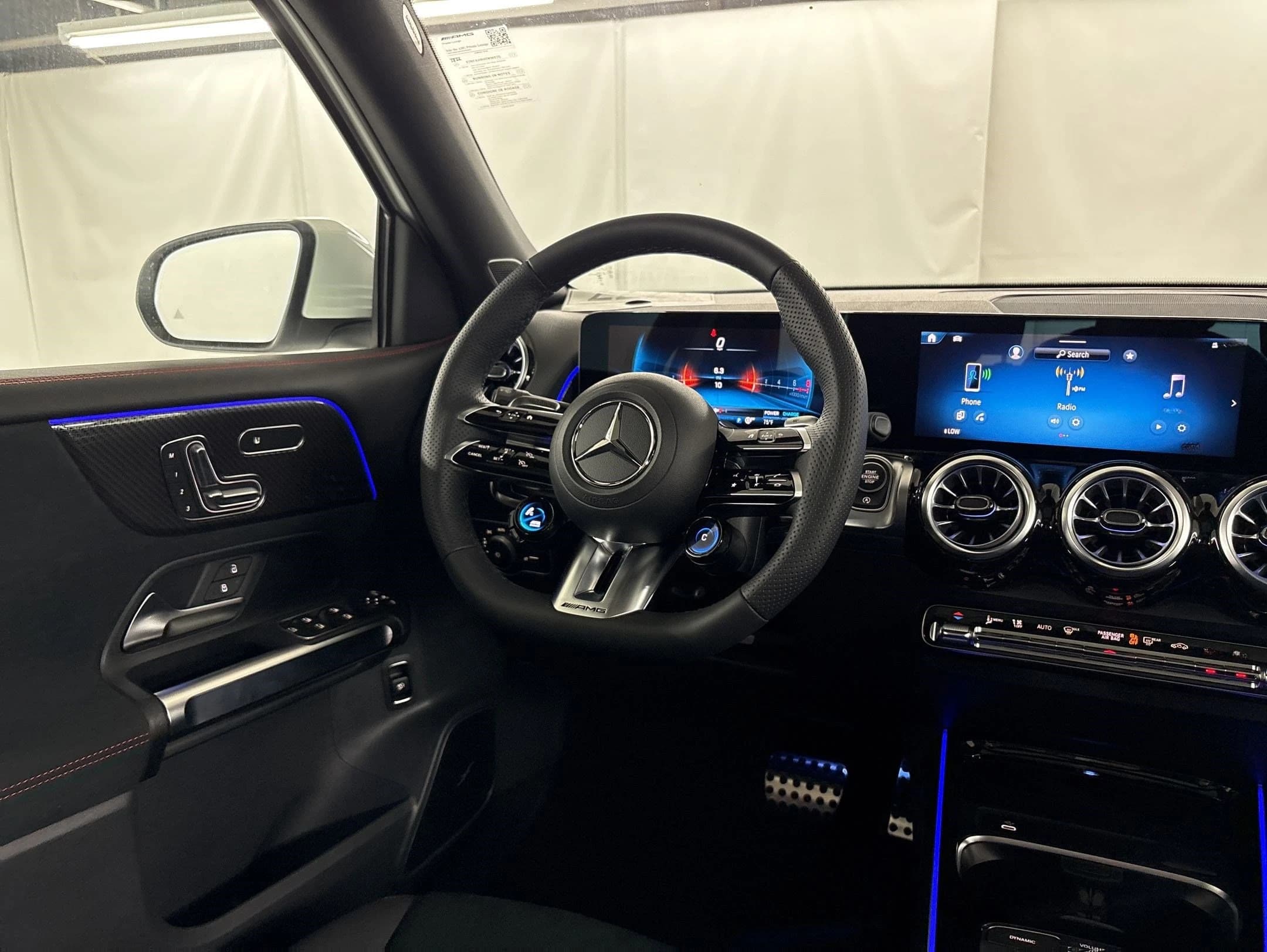 Mercedes-Benz GLB AMG GLB 35 4MATIC SUV 2026 — side view