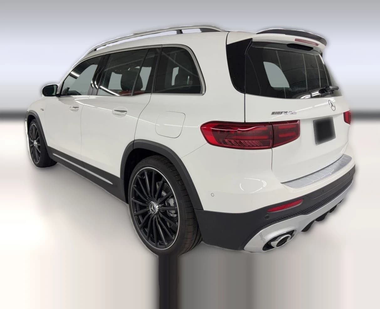 Mercedes-Benz GLB AMG GLB 35 4MATIC SUV 2026 — side view