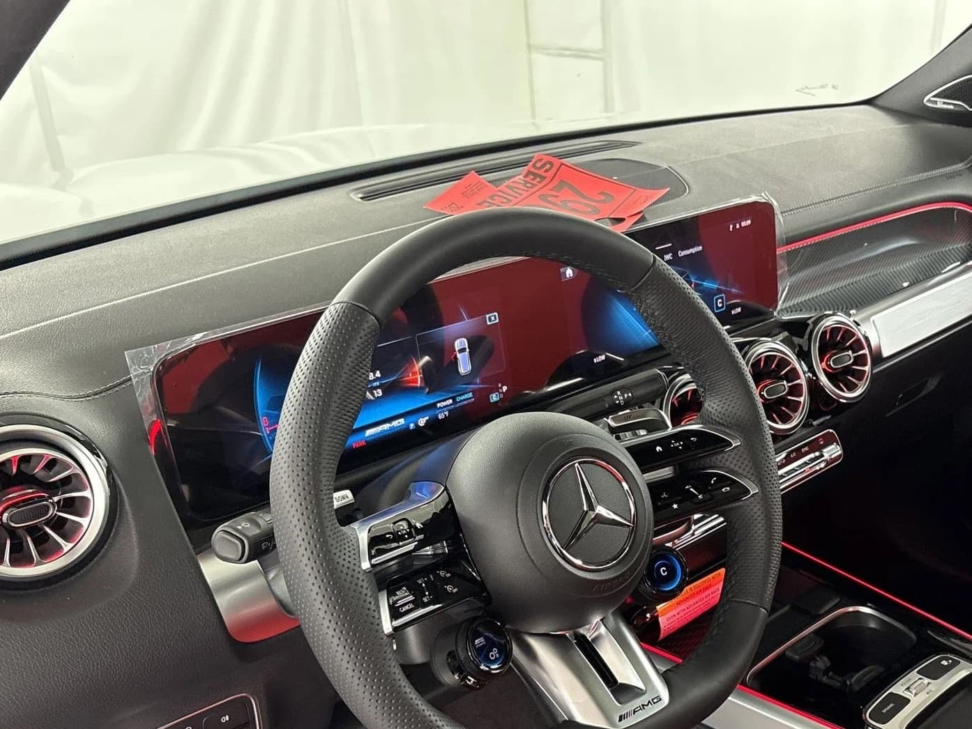 Mercedes-Benz GLB AMG GLB 35 4MATIC SUV 2026 — side view