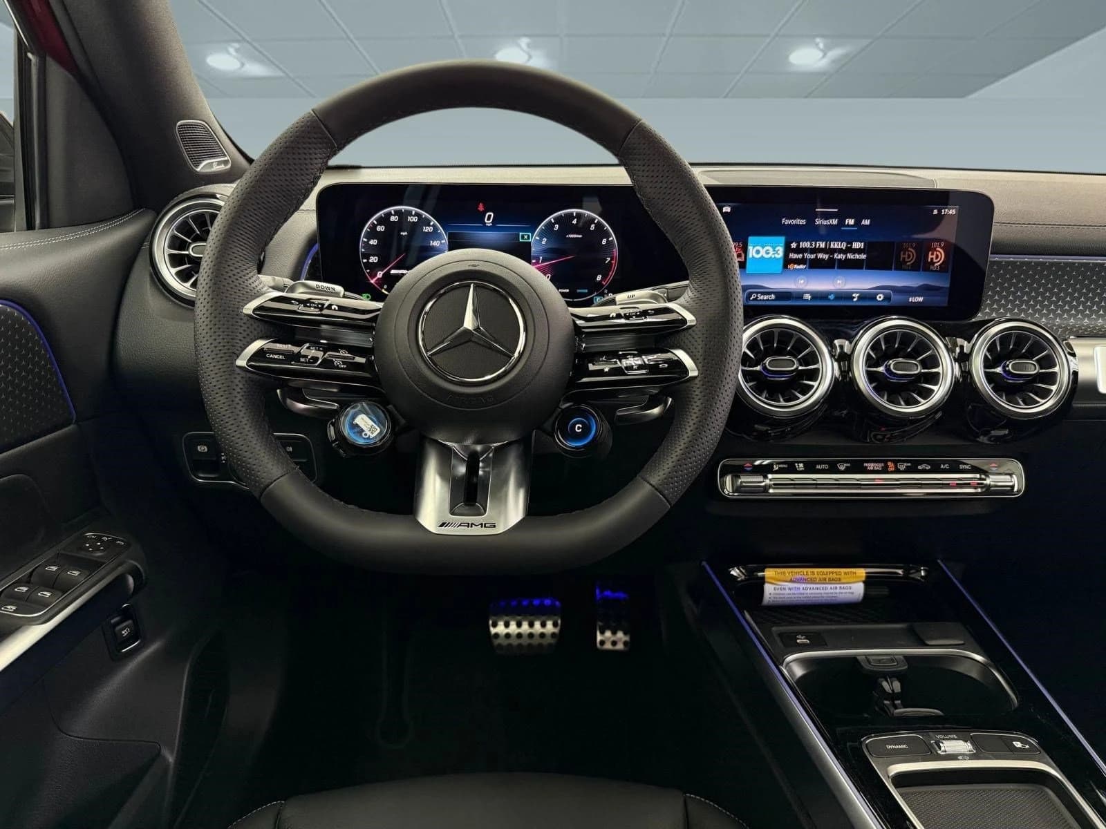Mercedes-Benz GLB AMG GLB 35 4MATIC SUV 2026 — side view