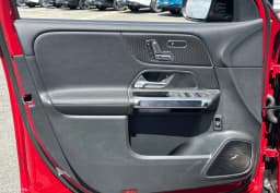 Mercedes-Benz GLB AMG GLB 35 4MATIC SUV 2026 — side view