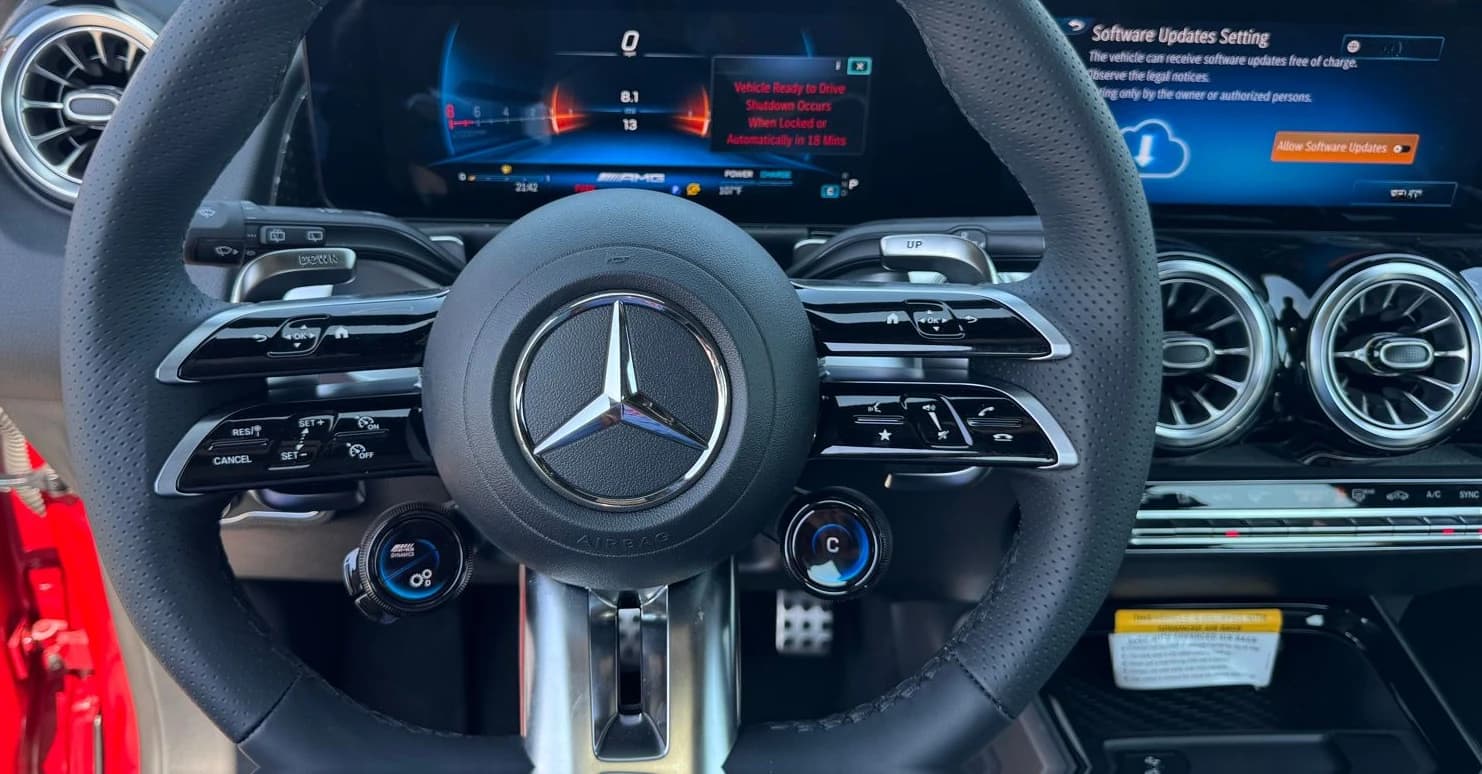 Mercedes-Benz GLB AMG GLB 35 4MATIC SUV 2026 — side view