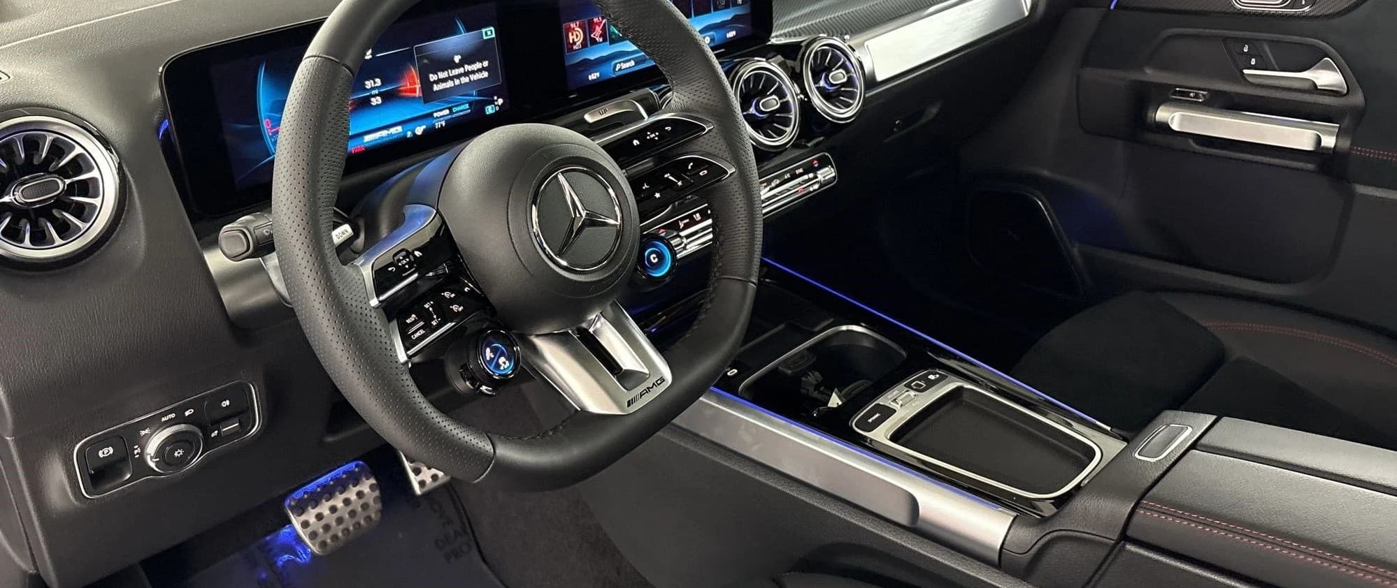 Mercedes-Benz GLB AMG GLB 35 4MATIC SUV 2026 — side view
