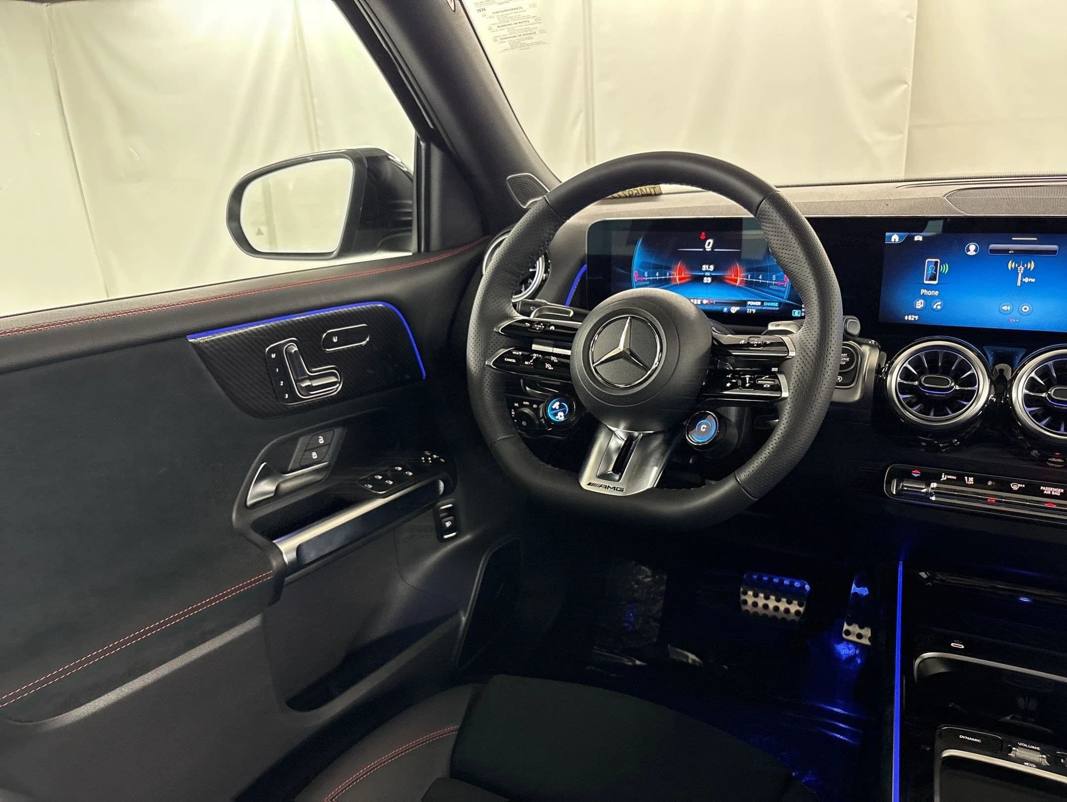 Mercedes-Benz GLB AMG GLB 35 4MATIC SUV 2026 — side view