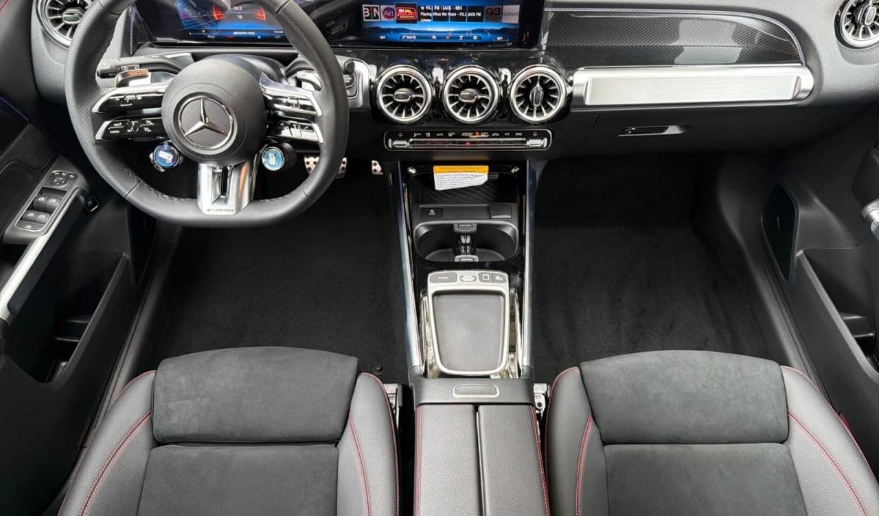 Mercedes-Benz GLB AMG GLB 35 4MATIC SUV 2026 — side view