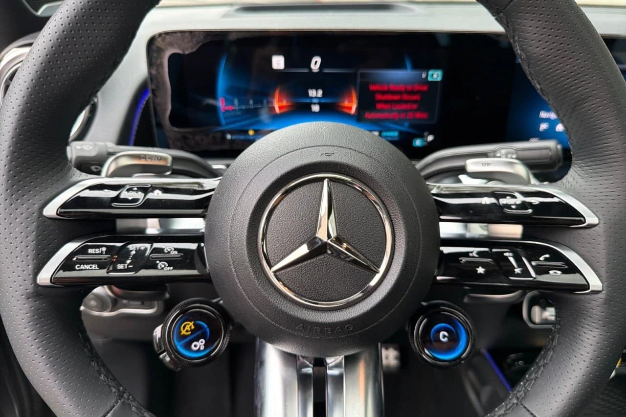 Mercedes-Benz GLB AMG GLB 35 4MATIC SUV 2026 — side view