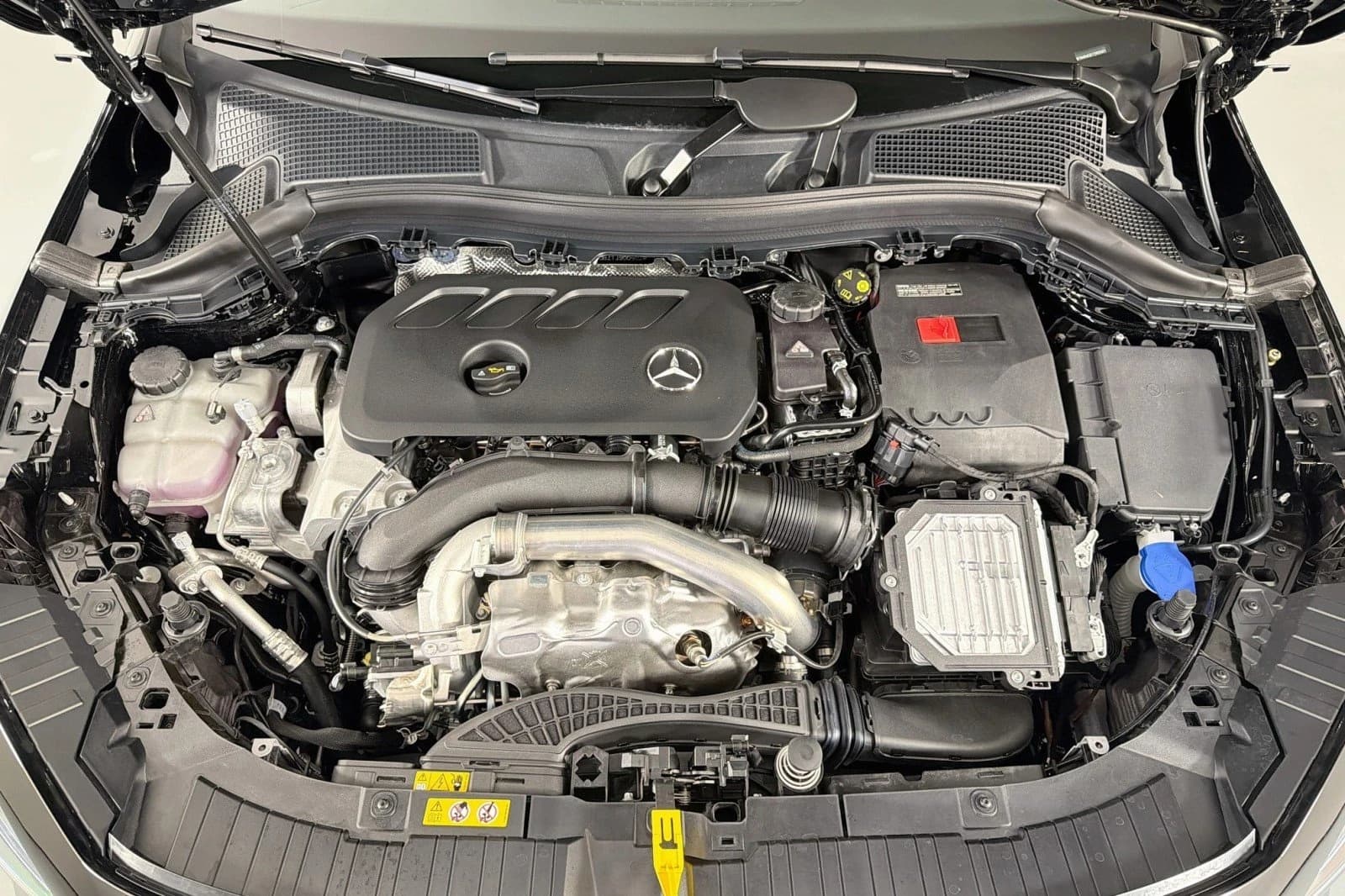 Mercedes-Benz GLA GLA 250 SUV 2026 — side view