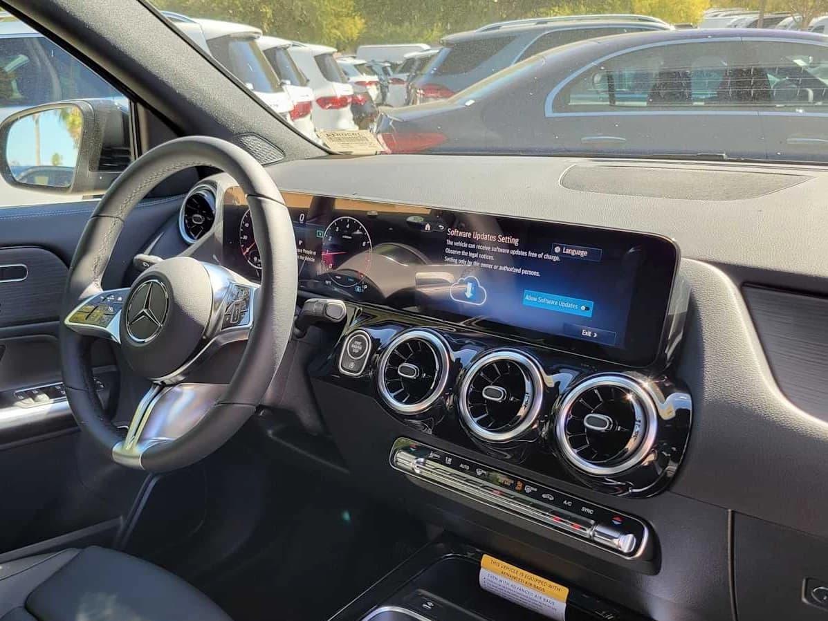 Mercedes-Benz GLA GLA 250 SUV 2026 — side view