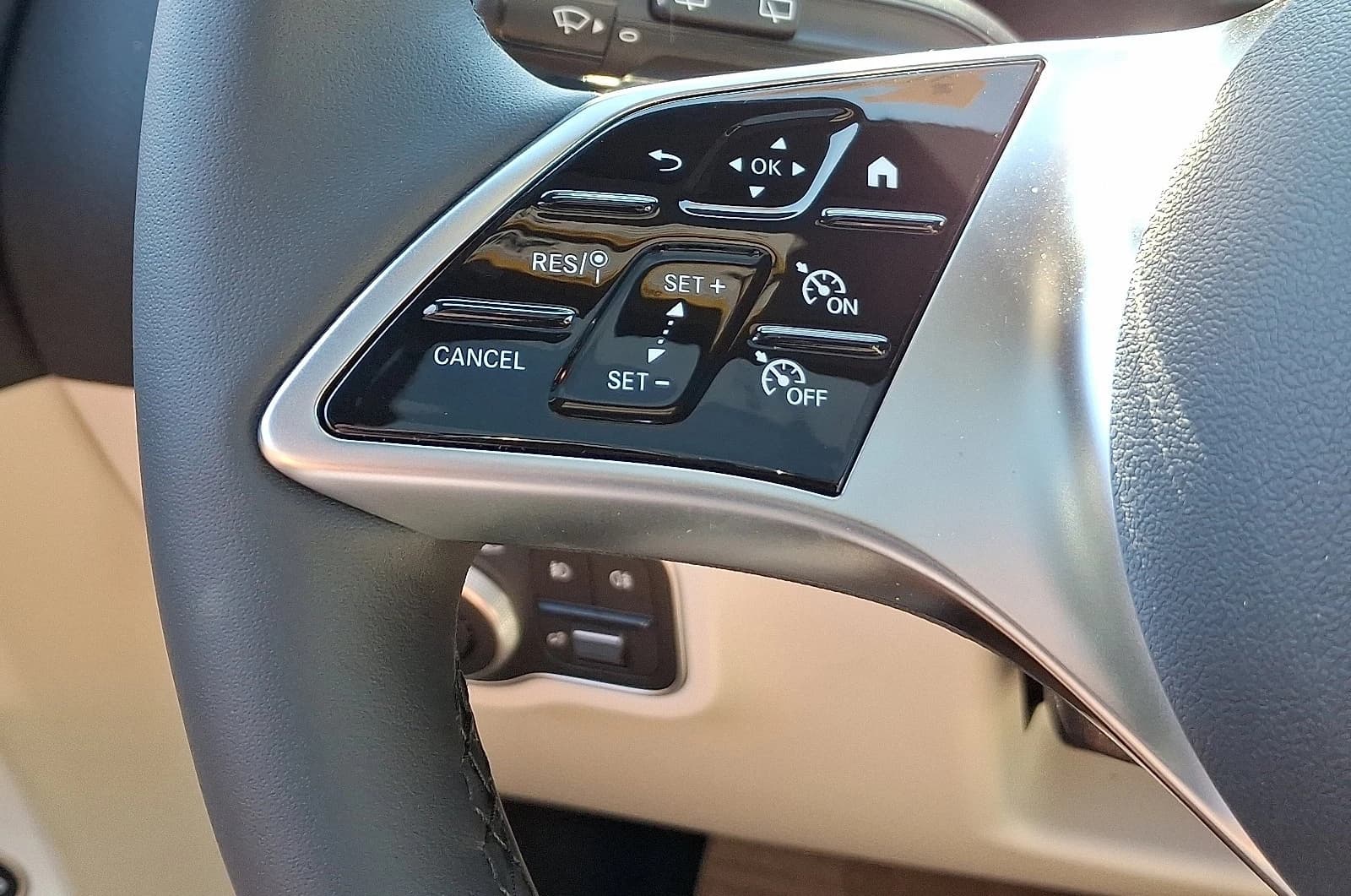 Mercedes-Benz GLA GLA 250 4MATIC SUV 2026 — side view