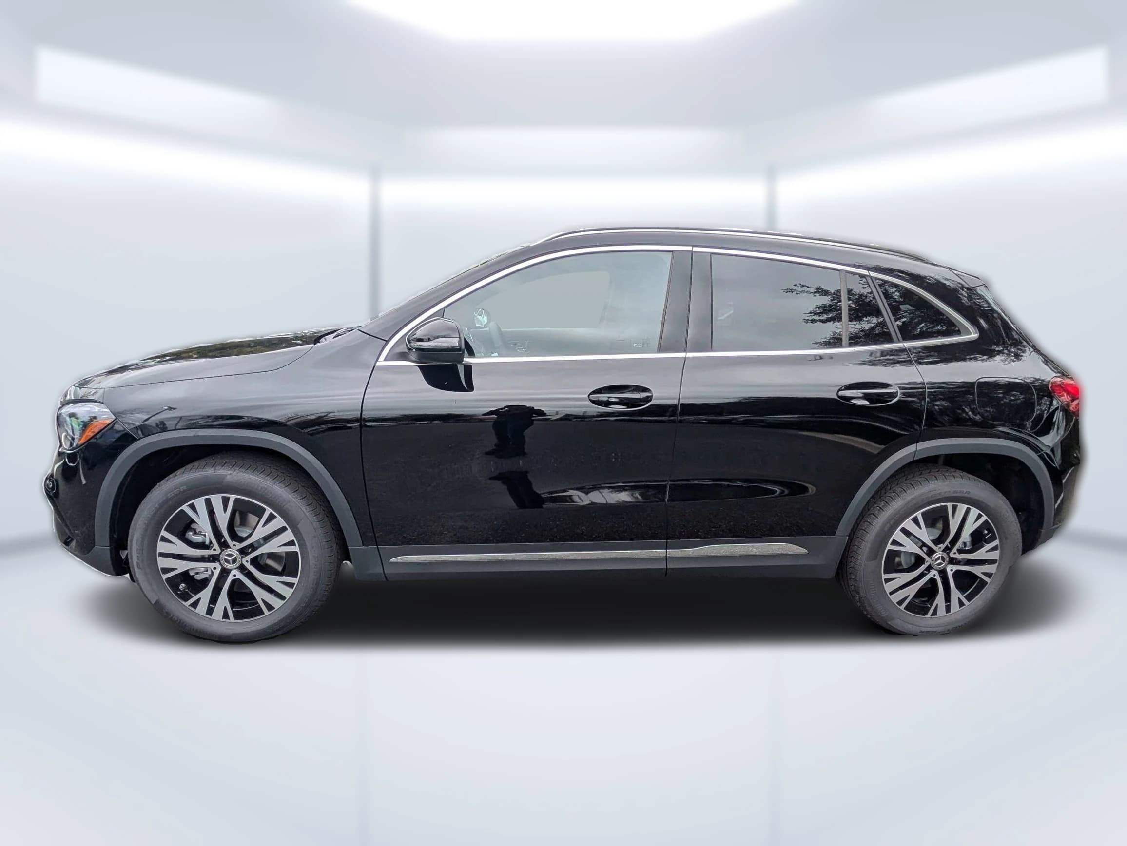 Mercedes-Benz GLA GLA 250 4MATIC SUV 2026 — side view