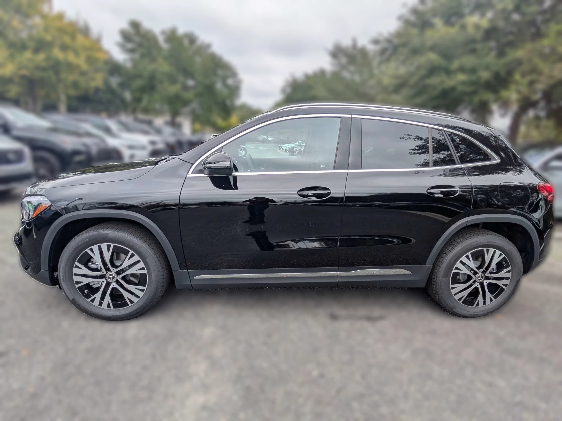 Mercedes-Benz GLA GLA 250 4MATIC SUV 2026 — side view