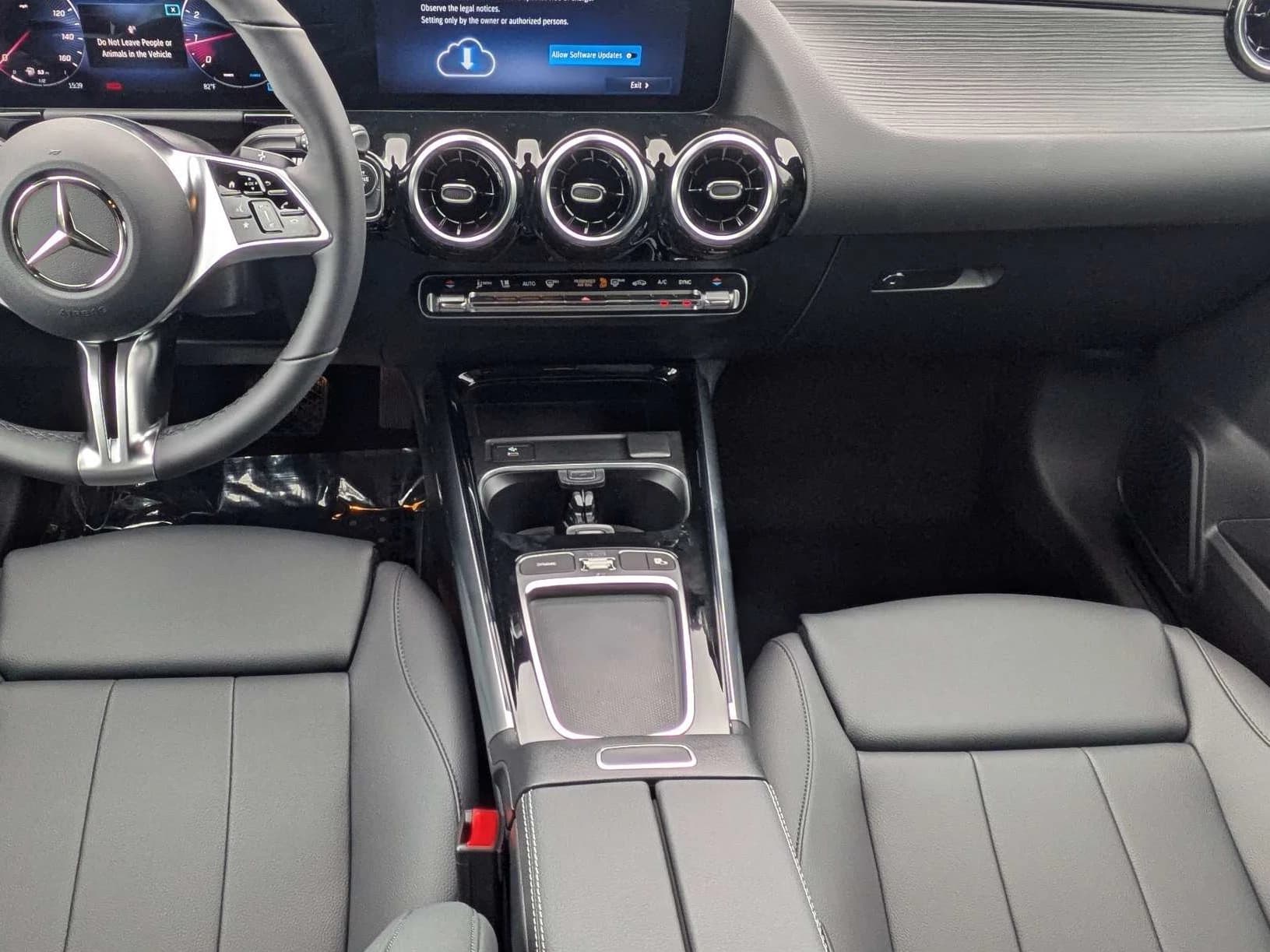 Mercedes-Benz GLA GLA 250 4MATIC SUV 2026 — side view