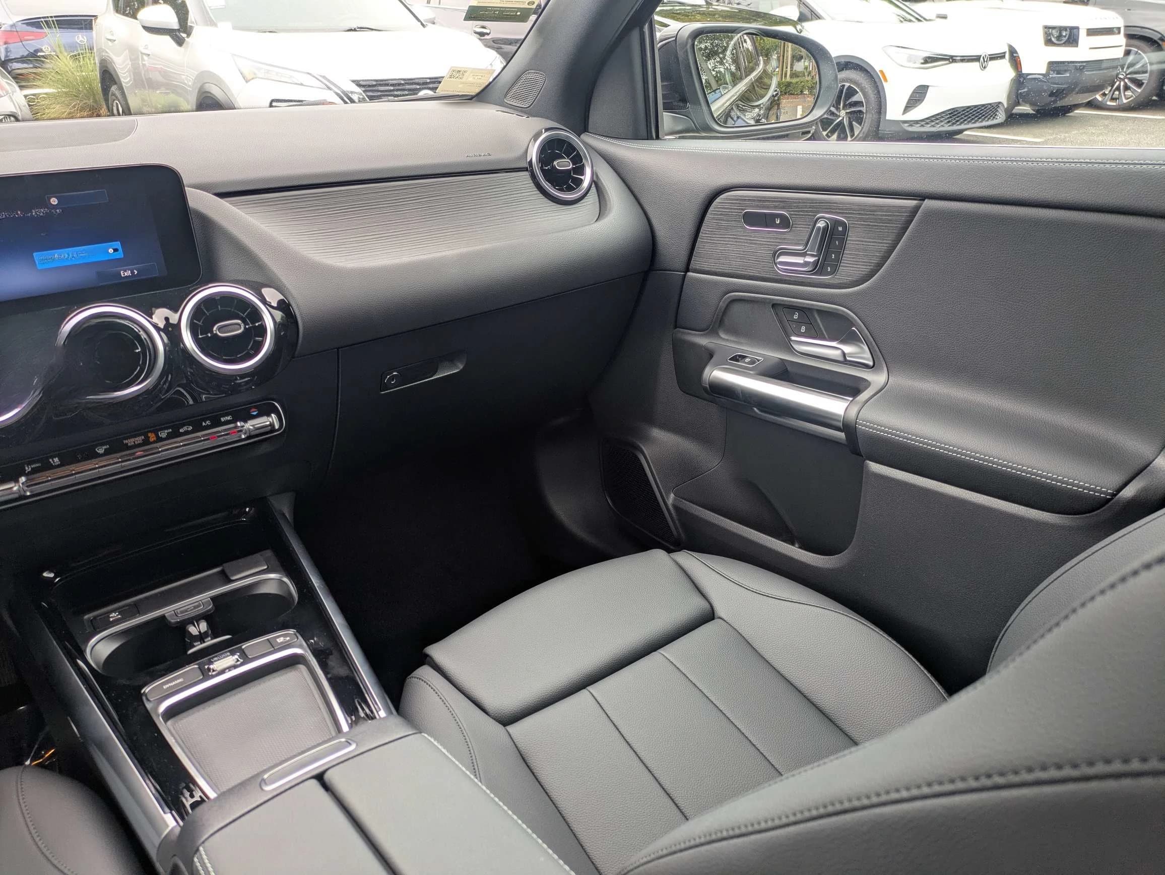Mercedes-Benz GLA GLA 250 4MATIC SUV 2026 — side view