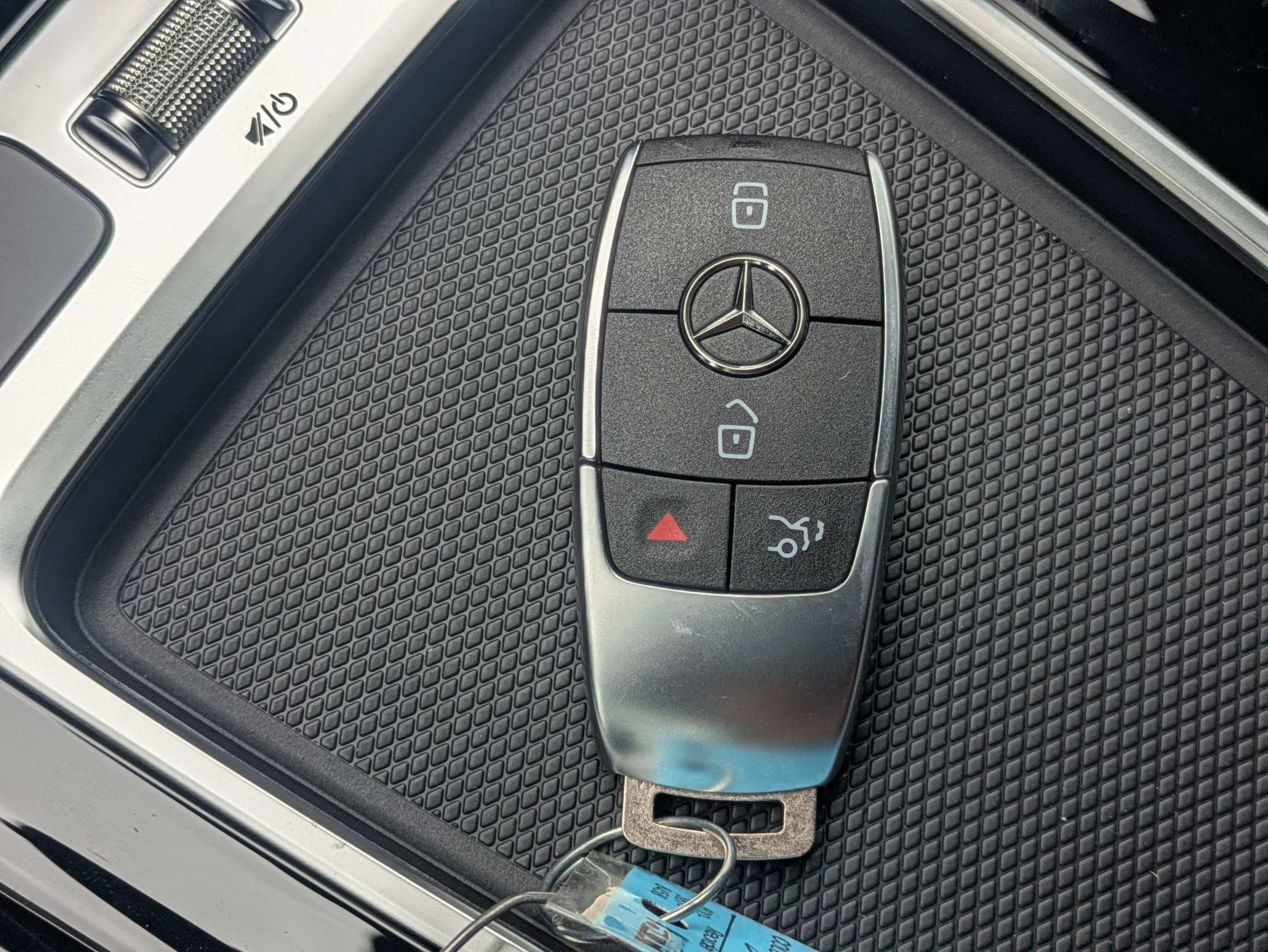 Mercedes-Benz GLA GLA 250 4MATIC SUV 2026 — side view