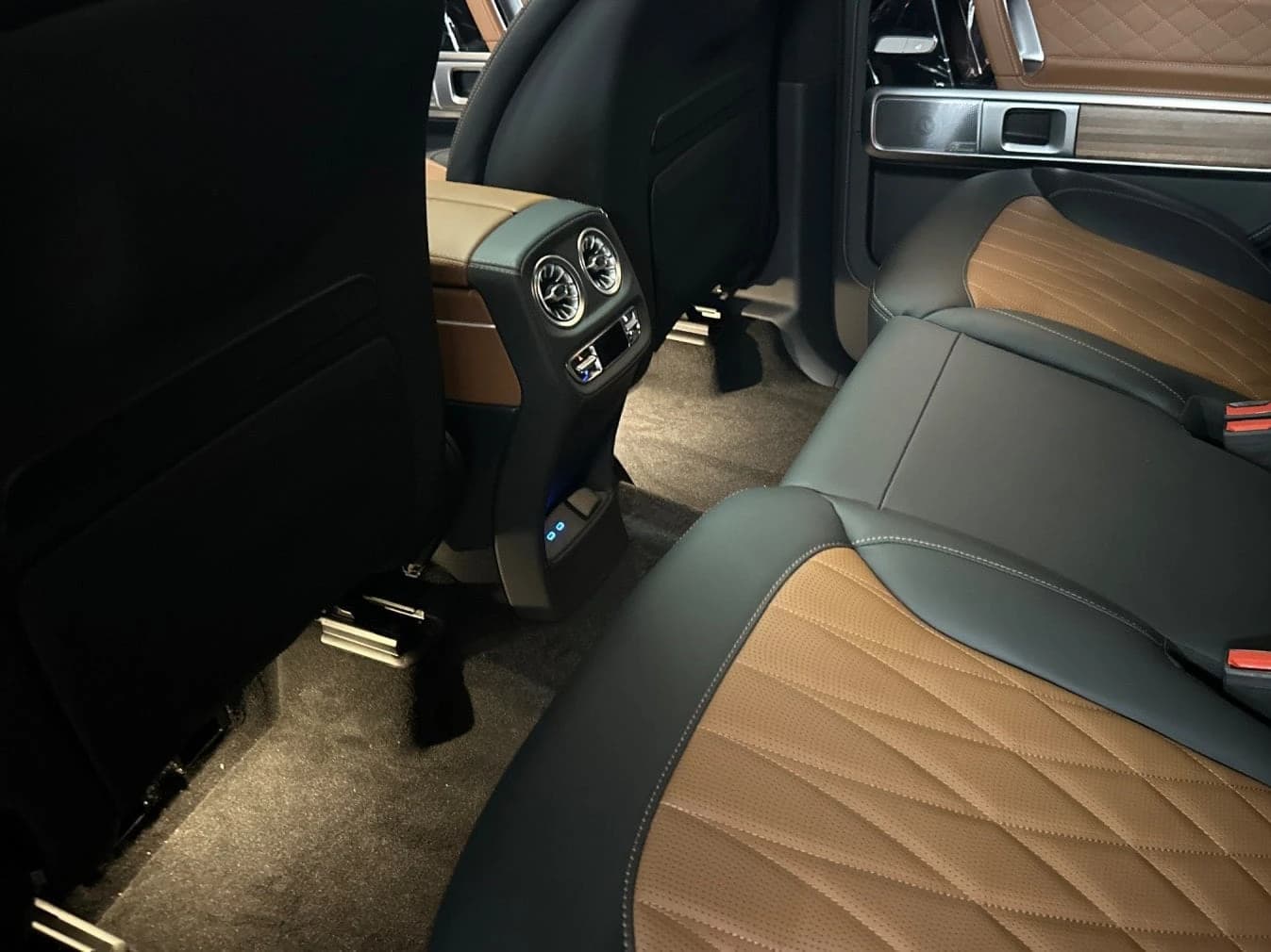 Mercedes-Benz G-Class G 580e SUV 2026 — side view