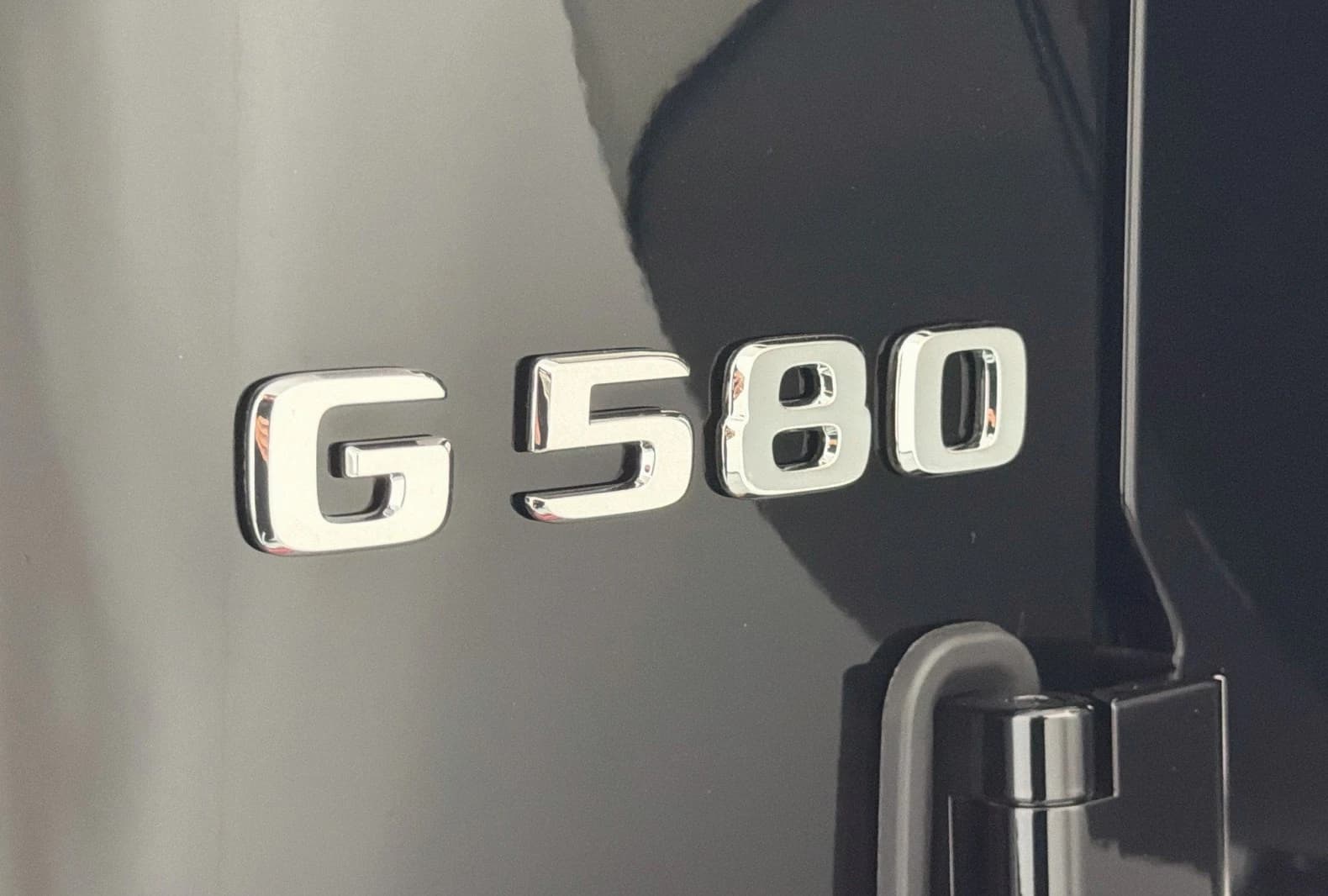 Mercedes-Benz G-Class G 580e SUV 2027 — side view