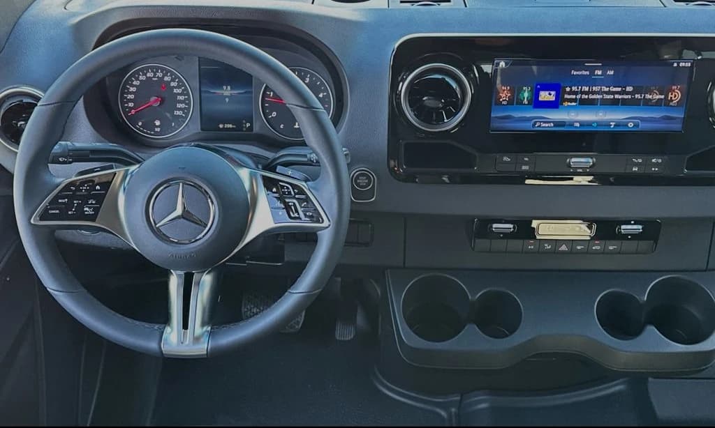 Mercedes-Benz Sprinter Crew Van Standard Roof 4-Cyl Diesel HO 2500 Standard Roof I4 Diesel HO 144" RWD 2025 — side view