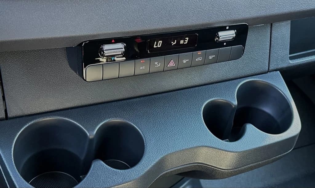 Mercedes-Benz Sprinter Crew Van Standard Roof 4-Cyl Diesel HO 2500 Standard Roof I4 Diesel HO 144" RWD 2025 — side view