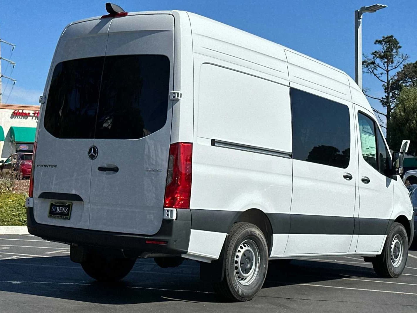 Mercedes-Benz Sprinter Crew Van Standard Roof 4-Cyl Diesel HO 2500 Standard Roof I4 Diesel HO 144" RWD 2025 — side view