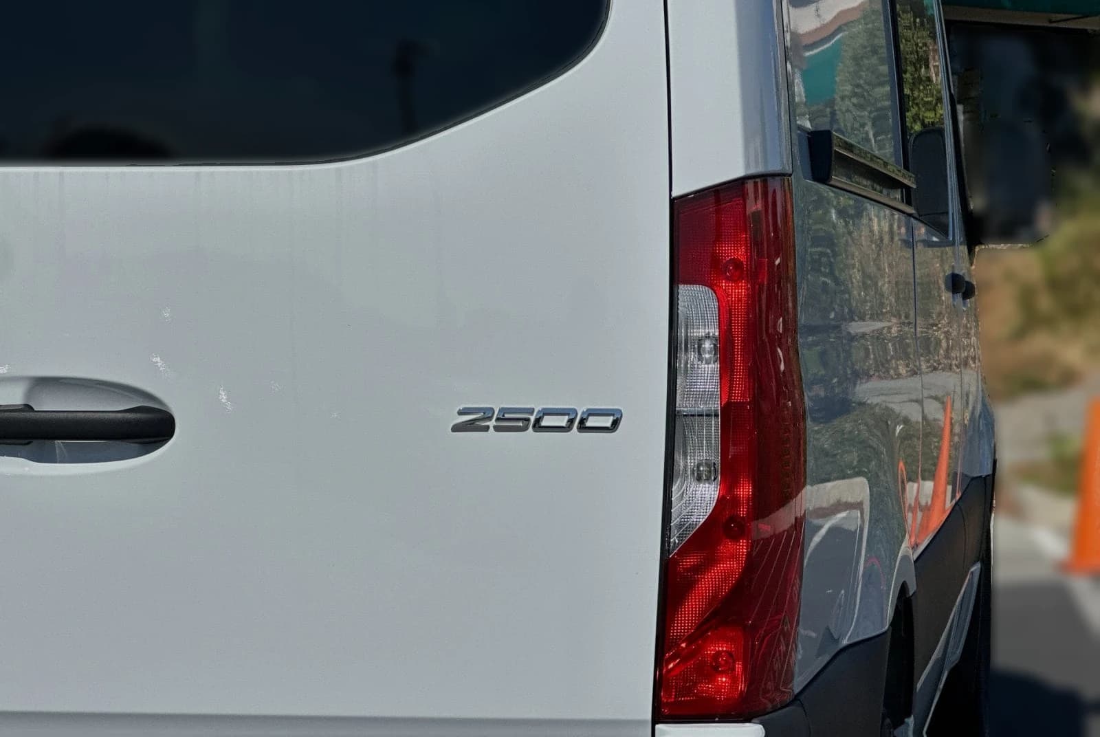 Mercedes-Benz Sprinter Crew Van Standard Roof 4-Cyl Diesel HO 2500 Standard Roof I4 Diesel HO 144" RWD 2025 — side view