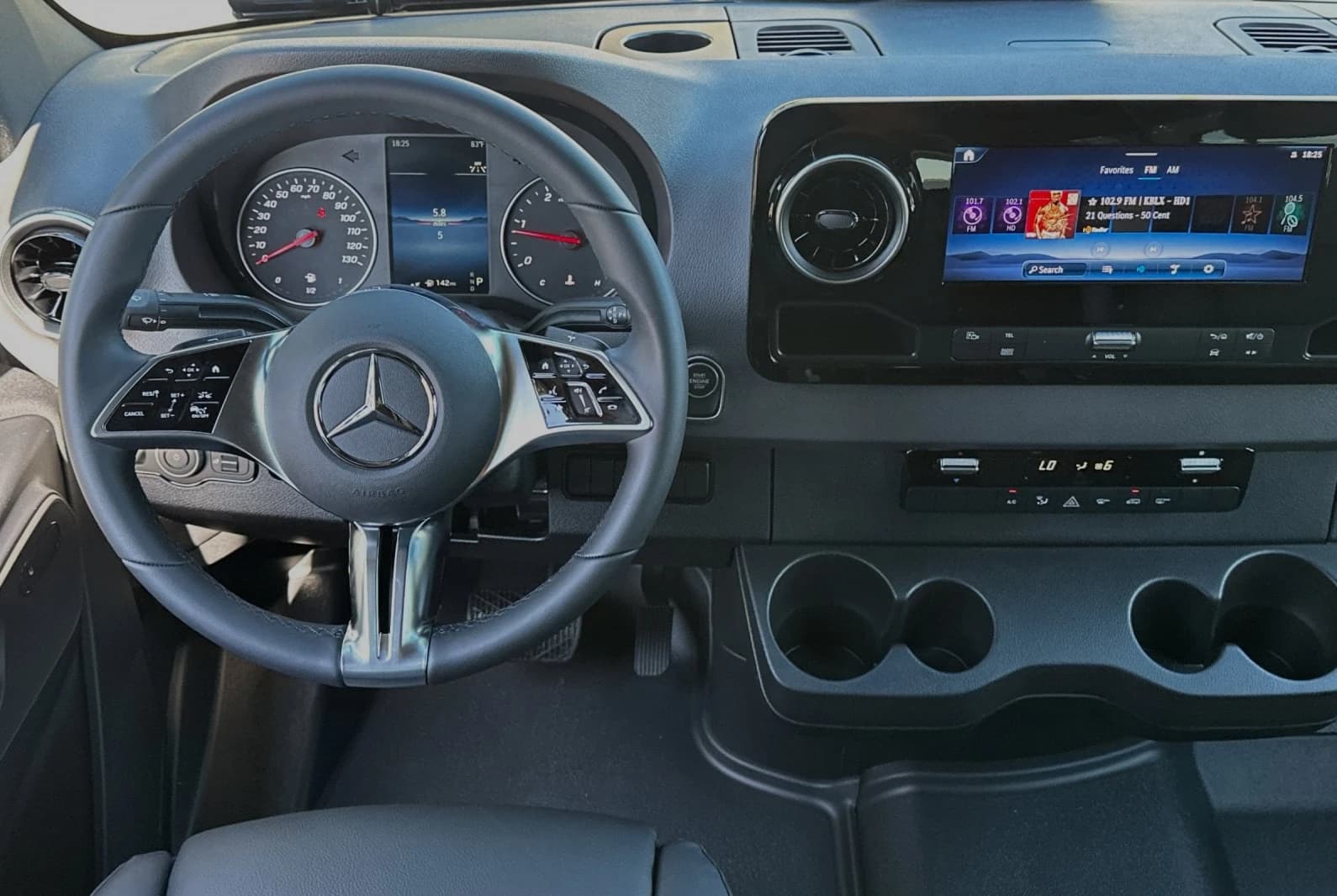 Mercedes-Benz Sprinter Crew Van Standard Roof 4-Cyl Diesel HO 2500 Standard Roof I4 Diesel HO 144" RWD 2025 — side view