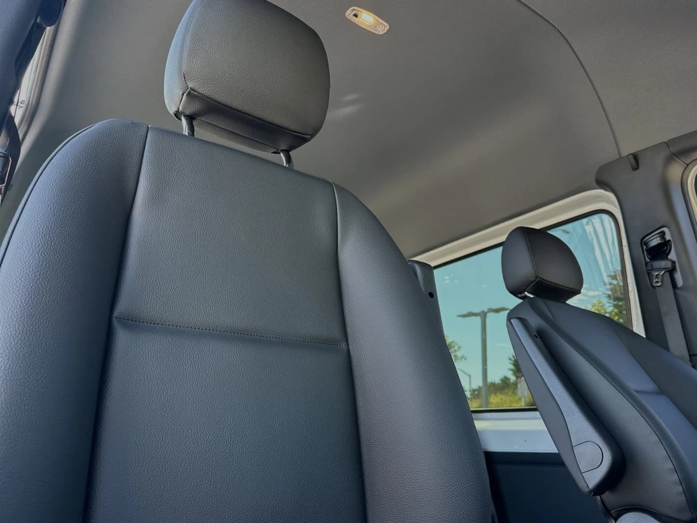 Mercedes-Benz Sprinter Crew Van Standard Roof 4-Cyl Diesel HO 2500 Standard Roof I4 Diesel HO 144" RWD 2025 — side view