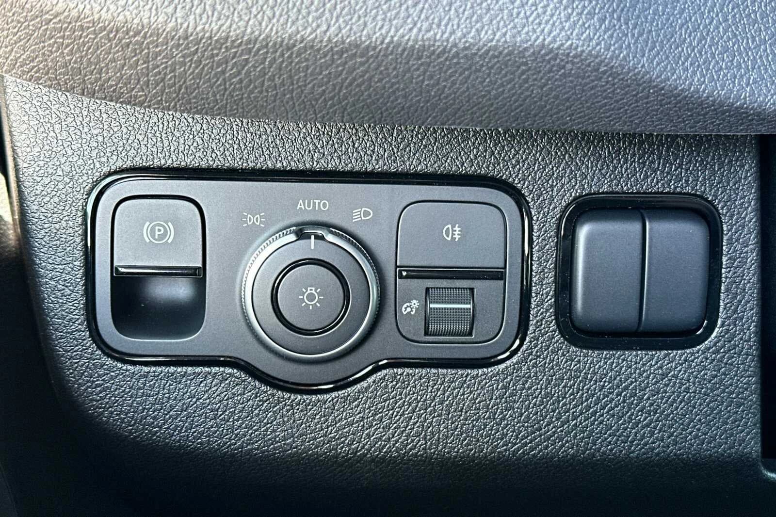 Mercedes-Benz Sprinter Crew Van Standard Roof 4-Cyl Diesel HO 2500 Standard Roof I4 Diesel HO 144" RWD 2025 — side view
