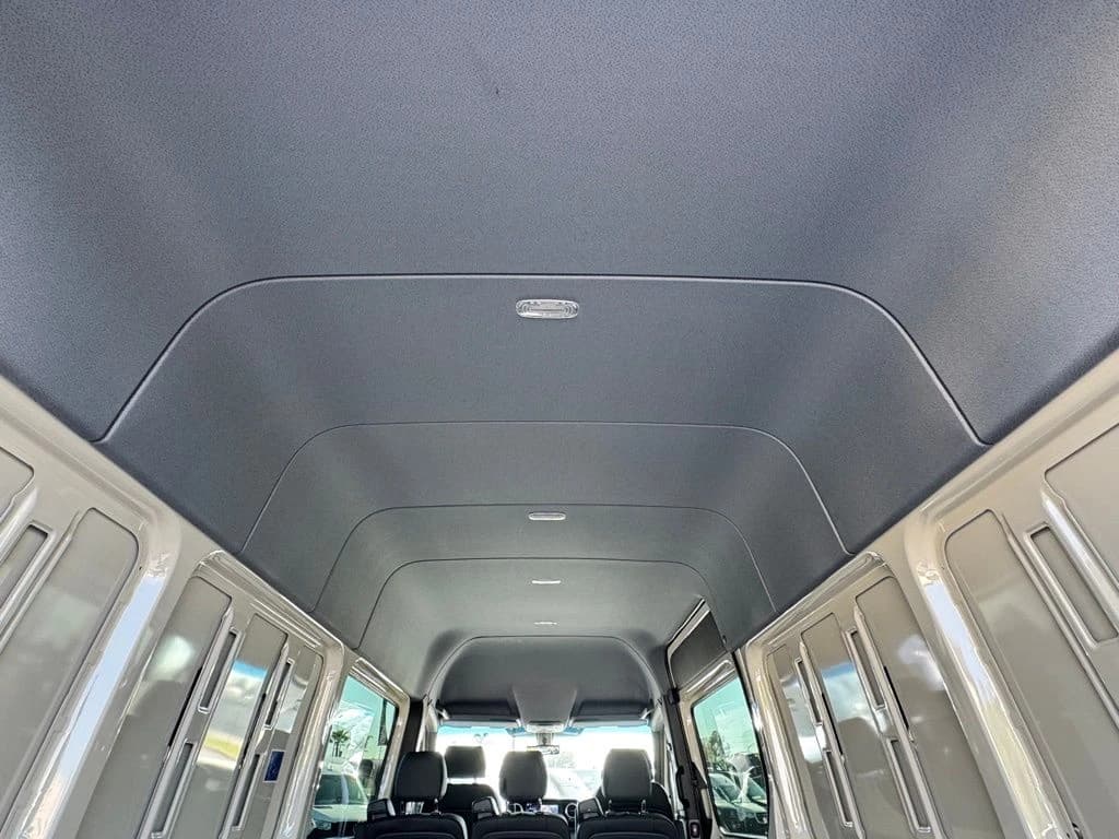 Mercedes-Benz Sprinter Crew Van High Roof 4-Cyl Diesel HO 2500 High Roof I4 Diesel HO 170" RWD 2025 — side view