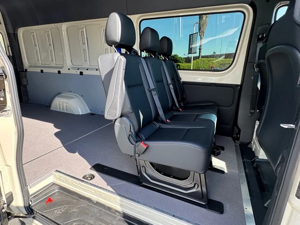 Mercedes-Benz Sprinter Crew Van High Roof 4-Cyl Diesel HO 2500 High Roof I4 Diesel HO 170" RWD 2025 — side view