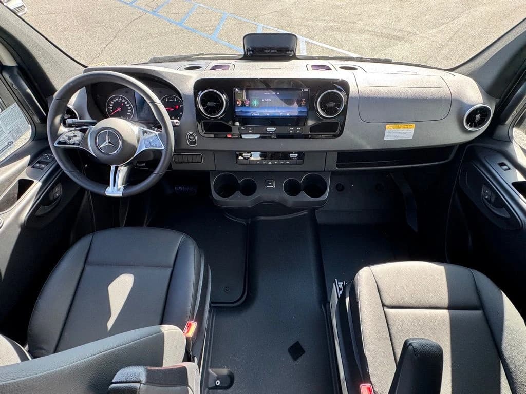 Mercedes-Benz Sprinter Crew Van High Roof 4-Cyl Diesel HO 2500 High Roof I4 Diesel HO 170" RWD 2025 — side view