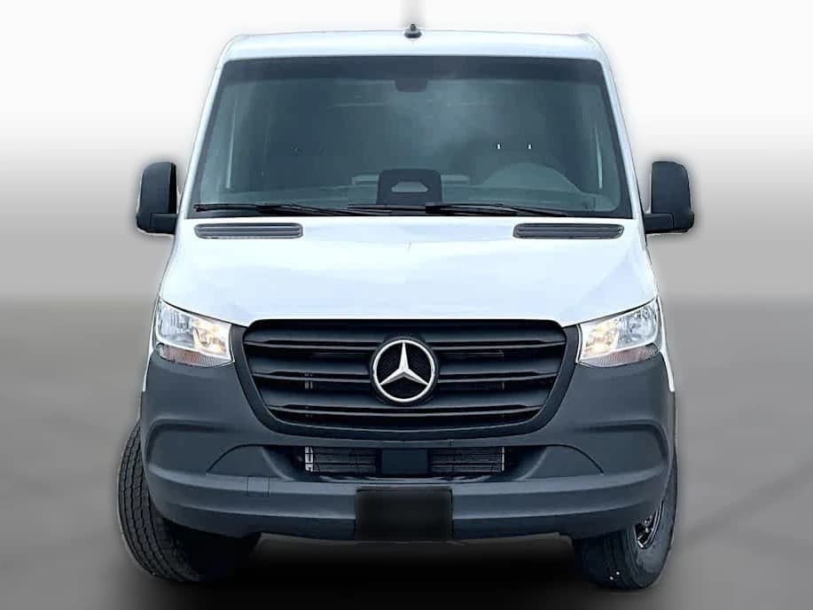 Mercedes-Benz Sprinter Crew Van Standard Roof 4-Cyl Diesel 2500 Standard Roof I4 Diesel 144" RWD 2026 — side view