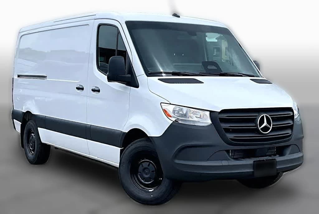 Mercedes-Benz Sprinter Crew Van Standard Roof 4-Cyl Diesel 2500 Standard Roof I4 Diesel 144" RWD 2026 — side view