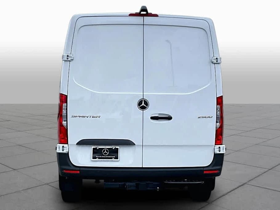 Mercedes-Benz Sprinter Crew Van Standard Roof 4-Cyl Diesel 2500 Standard Roof I4 Diesel 144" RWD 2026 — side view