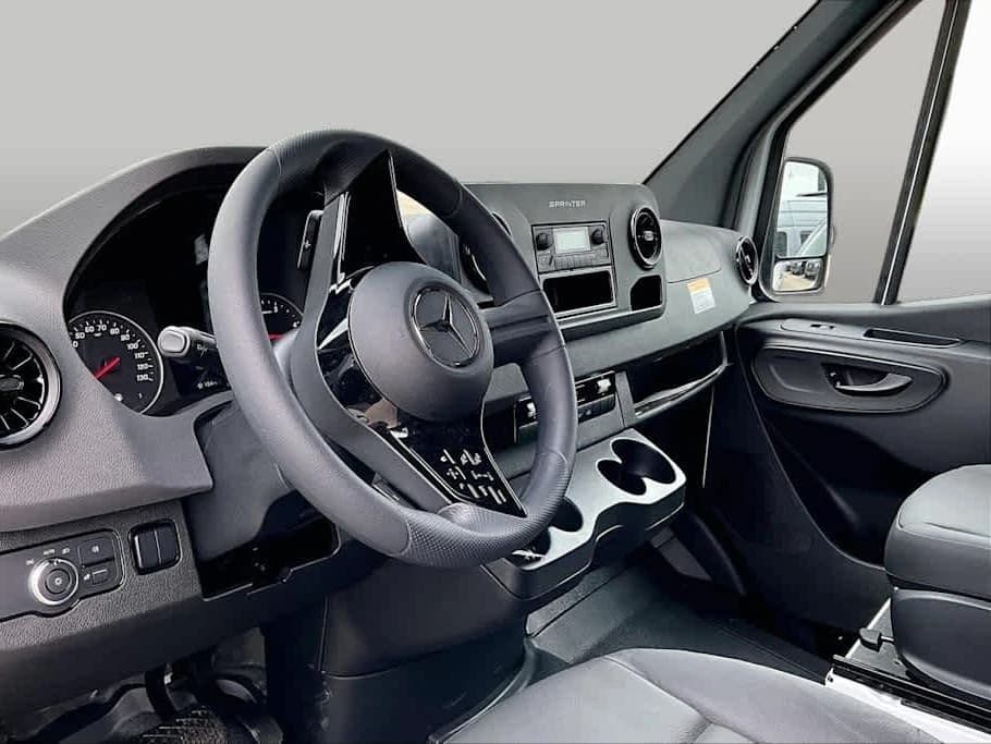 Mercedes-Benz Sprinter Crew Van Standard Roof 4-Cyl Diesel 2500 Standard Roof I4 Diesel 144" RWD 2026 — side view