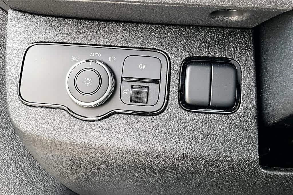 Mercedes-Benz Sprinter Crew Van Standard Roof 4-Cyl Diesel 2500 Standard Roof I4 Diesel 144" RWD 2026 — side view