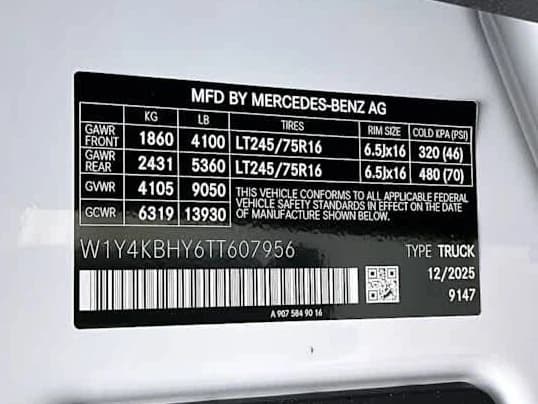 Mercedes-Benz Sprinter Crew Van Standard Roof 4-Cyl Diesel 2500 Standard Roof I4 Diesel 144" RWD 2026 — side view