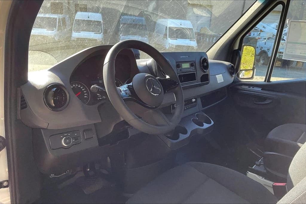 Mercedes-Benz Sprinter Cargo Van Standard Roof 4-Cyl Diesel 2500 Standard Roof I4 Diesel 144" RWD 2026 — side view
