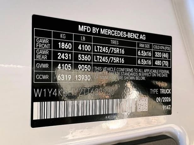 Mercedes-Benz Sprinter Cargo Van Standard Roof 4-Cyl Diesel 2500 Standard Roof I4 Diesel 144" RWD 2026 — side view