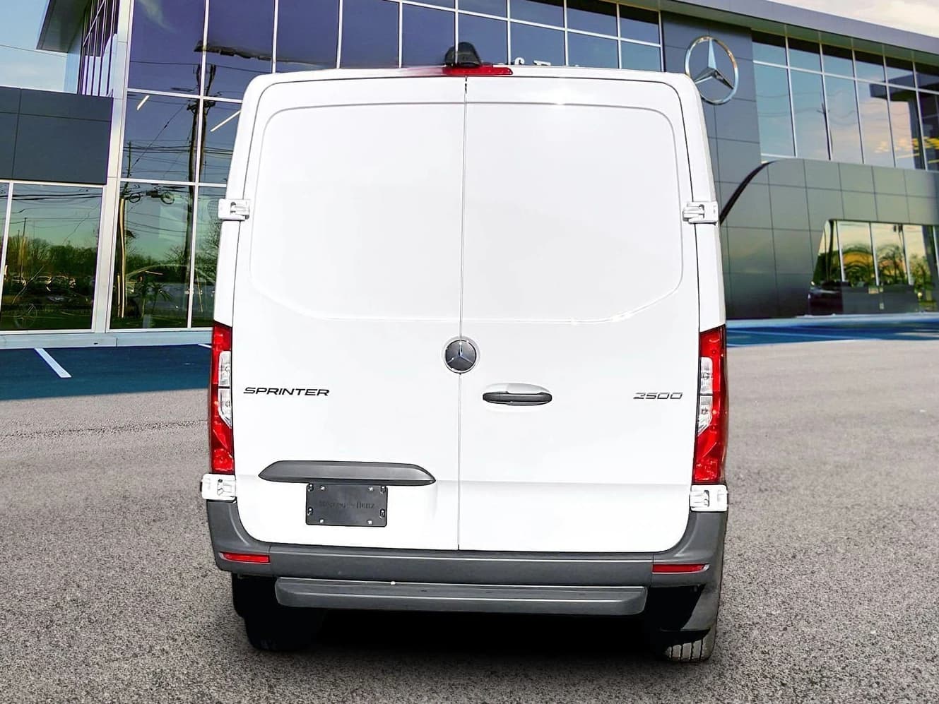 Mercedes-Benz Sprinter Cargo Van Standard Roof 4-Cyl Diesel 2500 Standard Roof I4 Diesel 144" RWD 2026 — side view