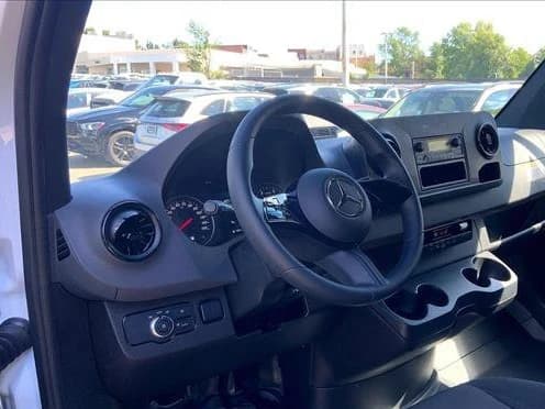 Mercedes-Benz Sprinter Crew Van Standard Roof 4-Cyl Diesel 2500 Standard Roof I4 Diesel 144" RWD 2026 — side view
