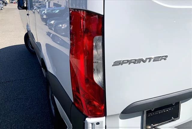 Mercedes-Benz Sprinter Crew Van Standard Roof 4-Cyl Diesel 2500 Standard Roof I4 Diesel 144" RWD 2026 — side view