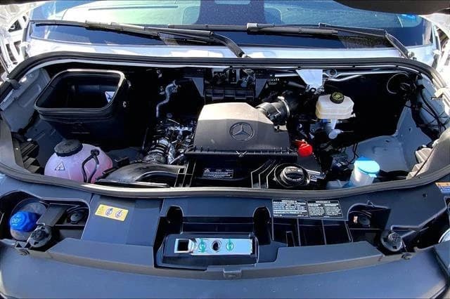 Mercedes-Benz Sprinter Crew Van Standard Roof 4-Cyl Diesel 2500 Standard Roof I4 Diesel 144" RWD 2026 — side view
