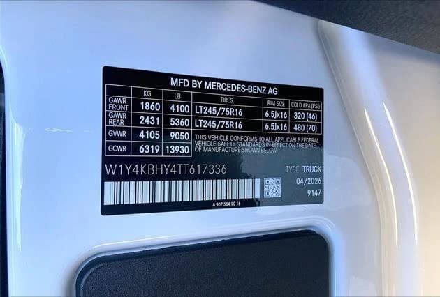 Mercedes-Benz Sprinter Crew Van Standard Roof 4-Cyl Diesel 2500 Standard Roof I4 Diesel 144" RWD 2026 — side view