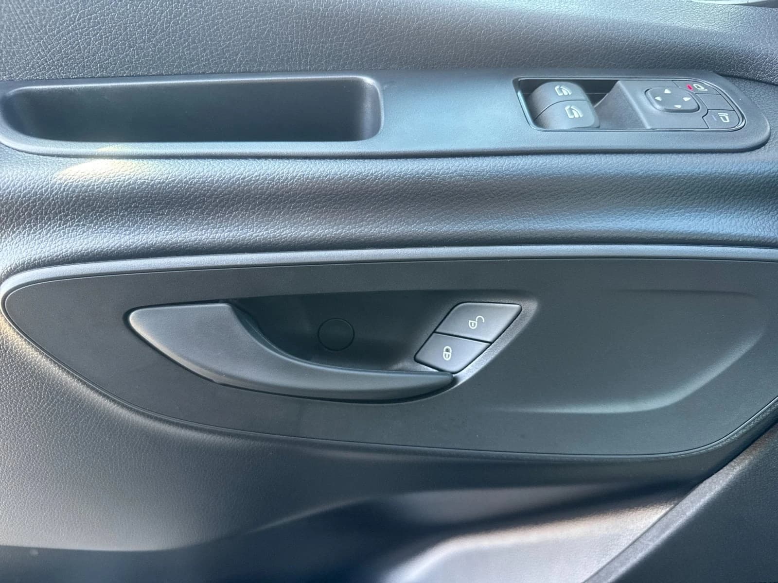 Mercedes-Benz Sprinter Cargo Van Standard Roof 4-Cyl Diesel 2500 Standard Roof I4 Diesel 144" RWD 2026 — side view