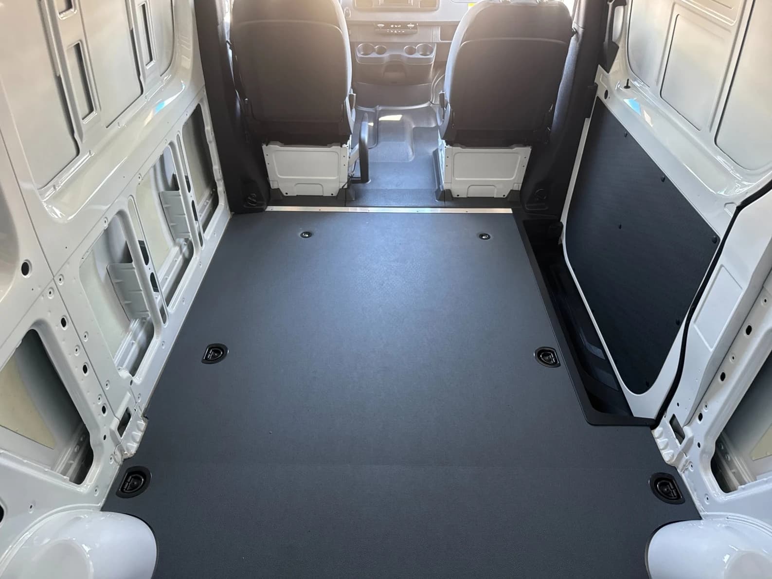 Mercedes-Benz Sprinter Cargo Van Standard Roof 4-Cyl Diesel 2500 Standard Roof I4 Diesel 144" RWD 2026 — side view