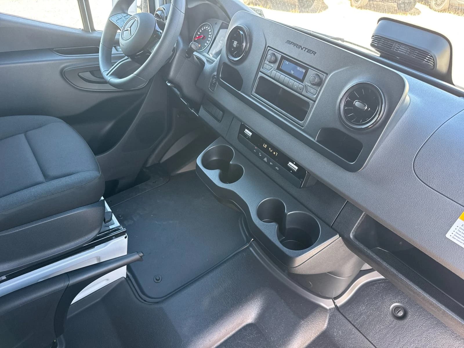 Mercedes-Benz Sprinter Cargo Van Standard Roof 4-Cyl Diesel 2500 Standard Roof I4 Diesel 144" RWD 2026 — side view