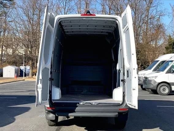 Mercedes-Benz Sprinter Crew Van Standard Roof 4-Cyl Diesel 2500 Standard Roof I4 Diesel 144" RWD 2026 — side view