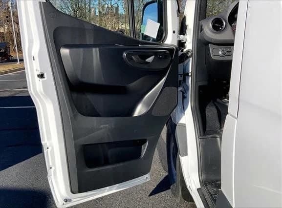 Mercedes-Benz Sprinter Crew Van Standard Roof 4-Cyl Diesel 2500 Standard Roof I4 Diesel 144" RWD 2026 — side view