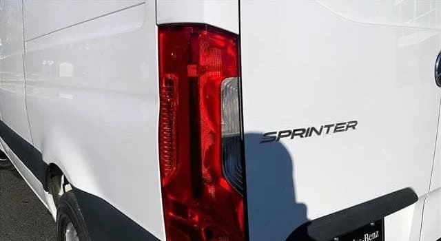 Mercedes-Benz Sprinter Crew Van Standard Roof 4-Cyl Diesel 2500 Standard Roof I4 Diesel 144" RWD 2026 — side view